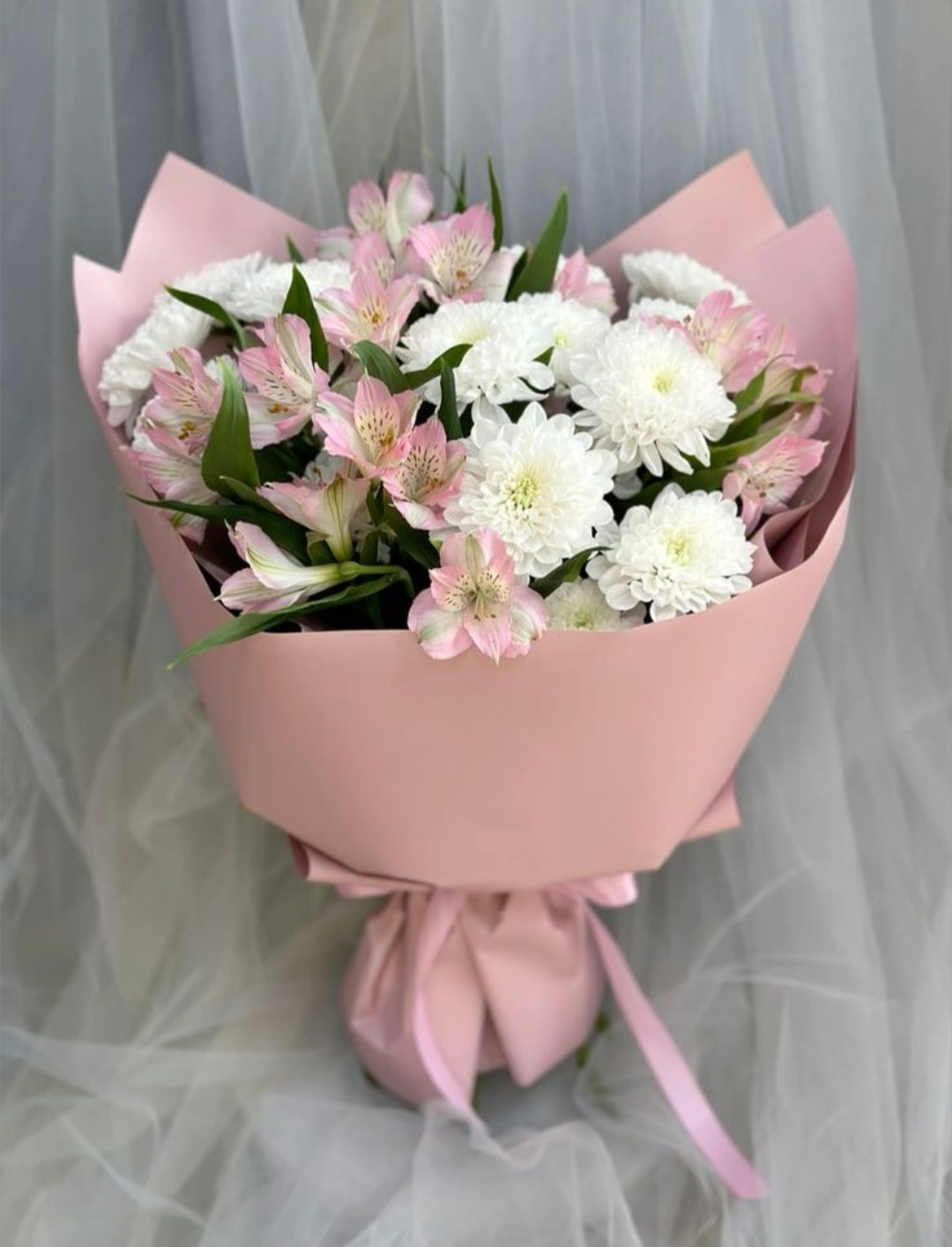 Хризантема с альстромерией